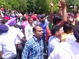 Commuters face the heat as taxi drivers' protest in Delhi