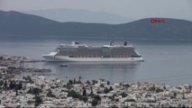 Bodrum'a Yanaşan Yolcu Gemileri Esnafı Güldürdü