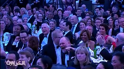 شاهد :أوباما يسخر من دونالد ترامب في "عشاء المراسلين" بالبيت الأبيض