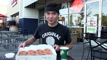 Il ingurgite 12 donuts en 34 secondes seulement !! En plus i