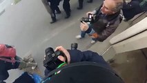 Quand les CRS ont la matraque facile - pauvre photographe