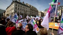 Huées place de la Bourse contre la réforme du collège