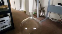 Enflammer du gaz dans une grosse bouteille expérience impres
