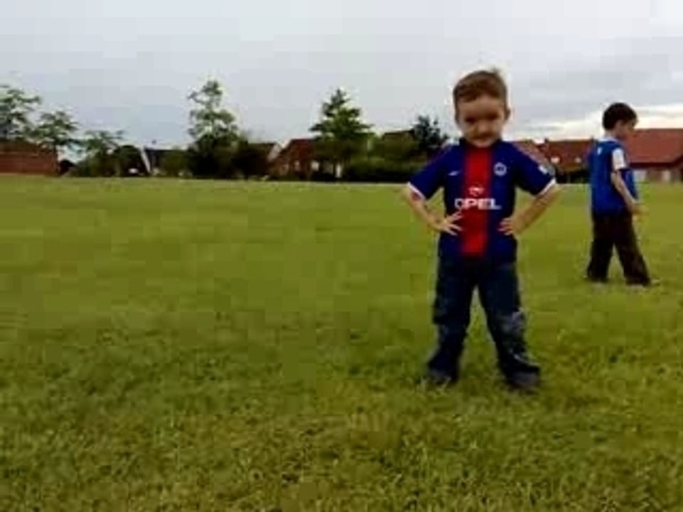 Alex fait du foot