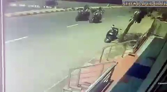 CCTV in Ahmedabad on bike bags full of looted Rs 1.6 million