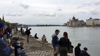 Une démonstration de voltige aérienne frôle la catastrophe