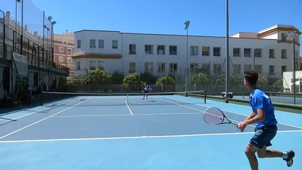 Descargar video: EXHIBICION PARTIDO TENIS. CAMPEON INFANTIL ESPAÑA Y CAMPEON ABSOLUTO CADIZ. CLUB TENIS CAD