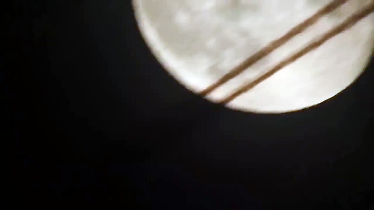 Nikon Coolpix P900 (zoom moon and plane, maybe UFO?)