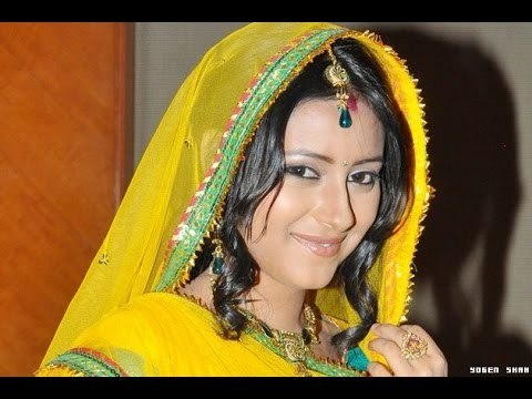 'Balika Vadhu' fame Pratyusha Banerjee commits suicide !
