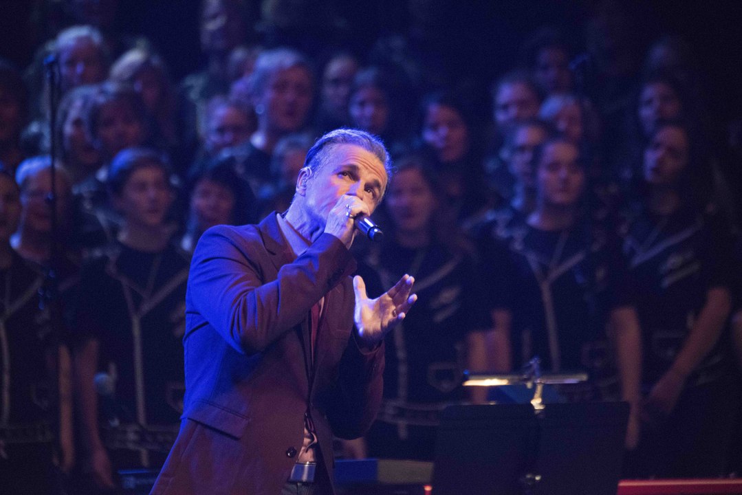 Bruno Pelletier ~ Aime (Live Tous En Choeur, On Chante Plamondon)