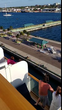 Llegó Tarde Al Muelle Y Su Crucero Partió Con Sus Hijos A Bordo