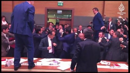 Meclis'teki Anayasa Komisyonu'nda kavga