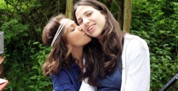 Hülya Avşar, Kızı Zehra Çilingiroğlu'nun Adını Eline Yazdı