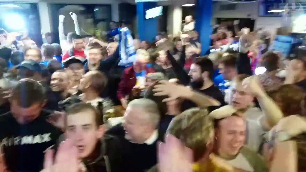 Les fans de Leicester célébrant leur titre de champion d'angleterre de Football