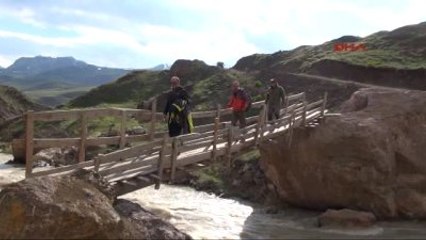 Hakkarili Dağcılar, Kaplıca Keyfi ve Çevre Temizliği Yaptı
