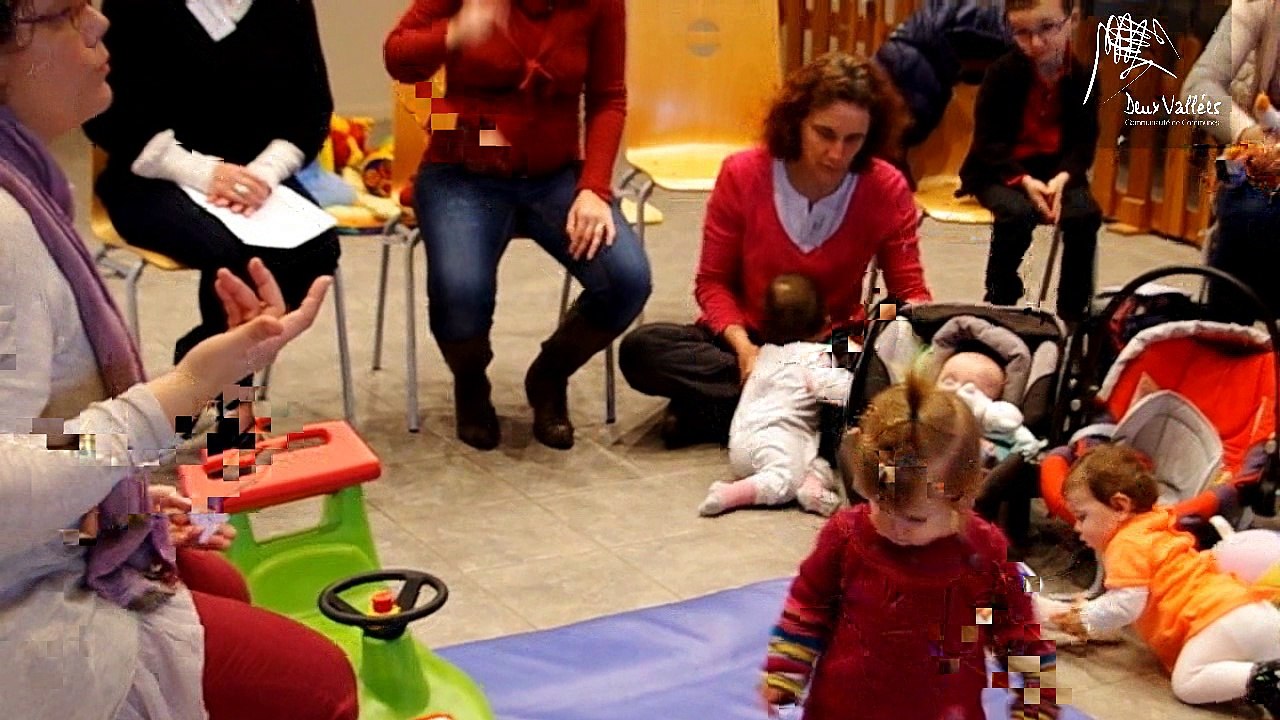 Atelier "signe avec bébé" pour les assistants maternels de la CC2V dans l'Oise