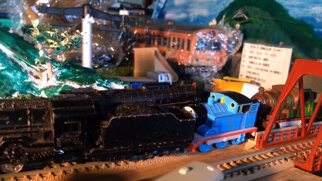 toy Thomas and Friends thomas VS Black locomotive!Super locomotive Battle2 現実の機関車とトーマスの異色対決2！
