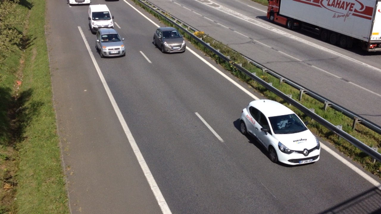 Les Minerve manifestent devant la permanence du député Rouillard