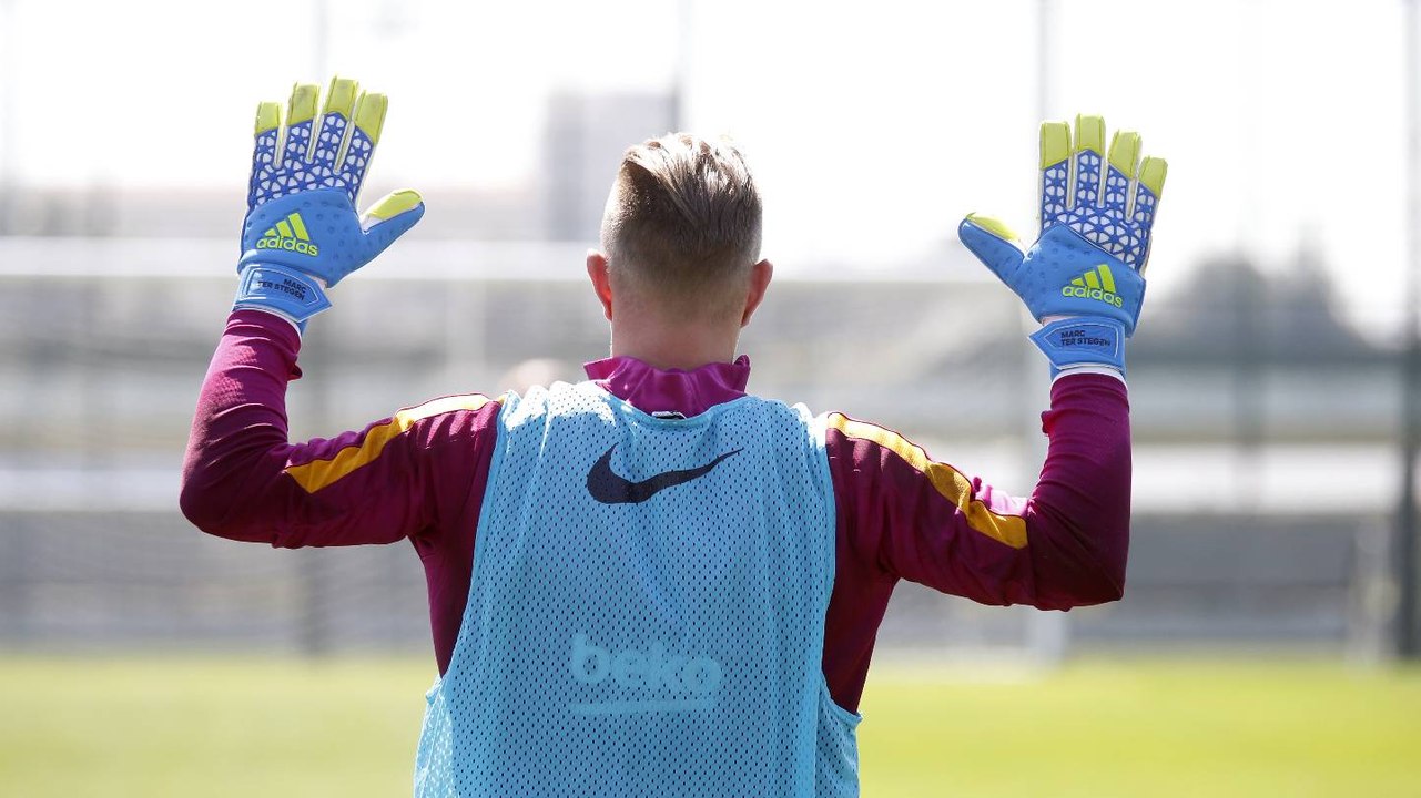 FC Barcelona training session: Preparations beg...