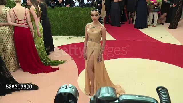 Robert Pattinson & FKA Twigs MetGala #2 02.05.2016