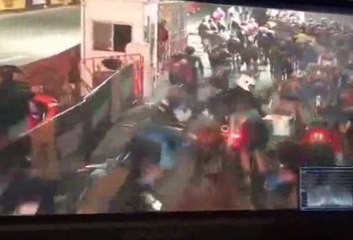 Cyclisme: la terrible chute provoquée par un motard officiel lors d'une course à New York