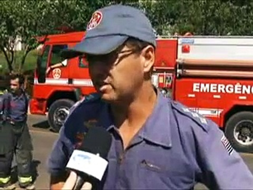 Incêndio de grandes proporções destrói fábrica de resina de tintas