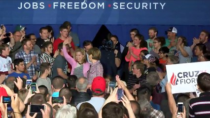 Carly Fiorina falls off stage, Ted Cruz keeps shaking hands