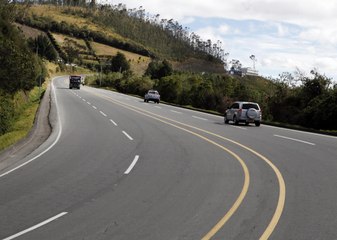 La vía Alóag Santo Domingo