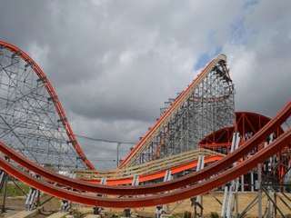Planes fly close to new roller coaster near Louisville KY airport
