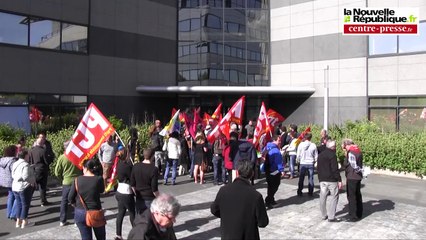 VIDEO. Futuroscope. Manifestation contre la loi Travail devant le MEDEF