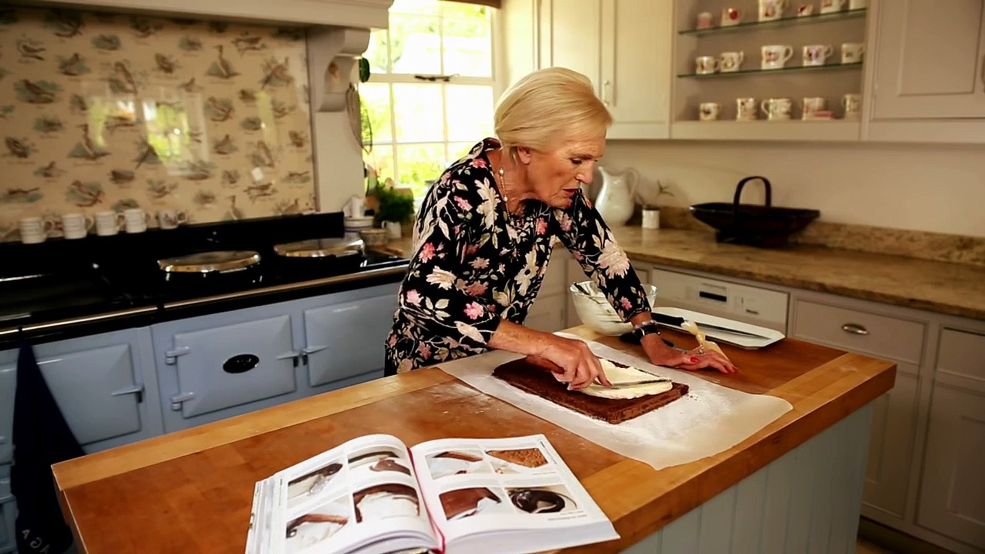 Mary berry deals chocolate roulade