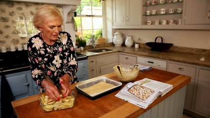 Mary Berrys Spiced Dorset Apple Traybake Recipe