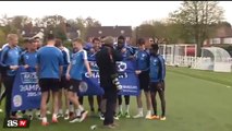 Jogadores do Leicester dão 'caneta' em fotógrafo durante festa em treino