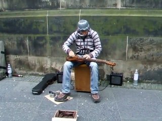 Ce groupe de musique est terrible ! Mais il n'est composé que d'un seul homme !
