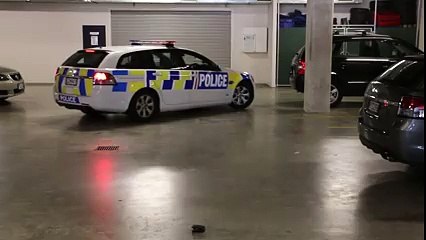 Des policiers néo-zélandais font le « Running Man Challenge »