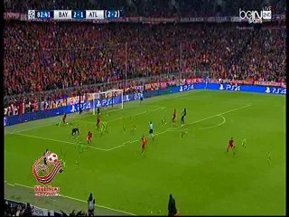 مانويل نوير يتصدى لركلة جزاء أمام أتليتكو مدريد