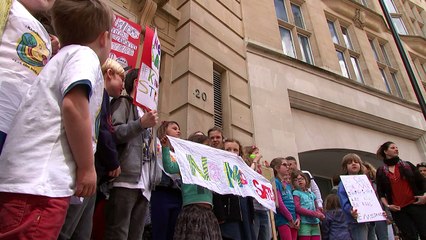 Kids join the picket line over primary school tests