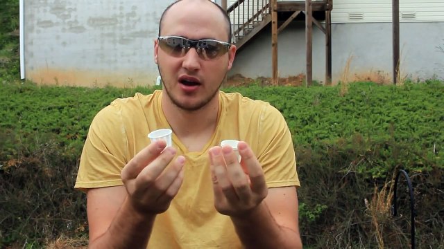 Vous avez probablement utilisé les petits “cups” de ketchup de la mauvaise façon toute votre vie!