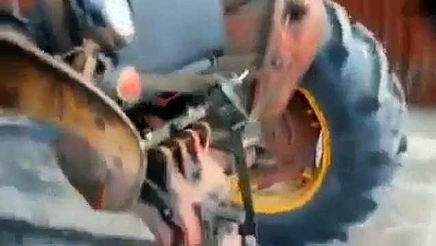 Guardate Quest'Uomo Cosa Ha Fatto al Suo Trattore... Ancora Non Ci Credo!!!