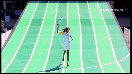 Brasilia recibe la llama olímpica en medio de la crisis política que afecta al país