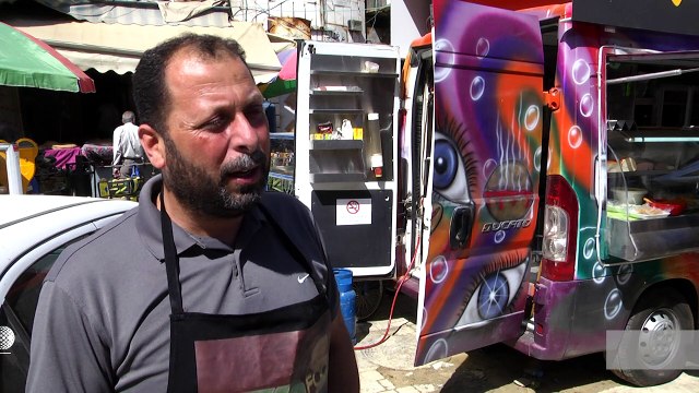 مطعم فلسطيني متنقل يلاحق الراغبين في وجبات سريعة