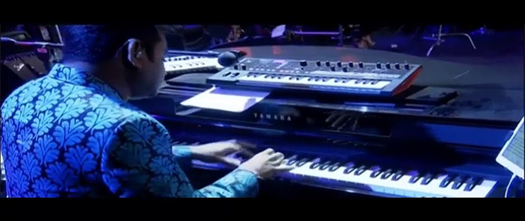 Naane Varugiren - A.R.Rahman concert 2016