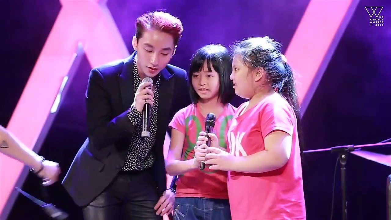 Sơn Tùng M-TP Hát Chay ECNHQ và Buông Đôi Tay Nhau Ra Cùng 2 Em Nhỏ Học Lớp 4 - WeTalk 10-1-2016