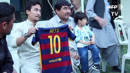 El pequeño “Messi afgano” huye de Afganistán