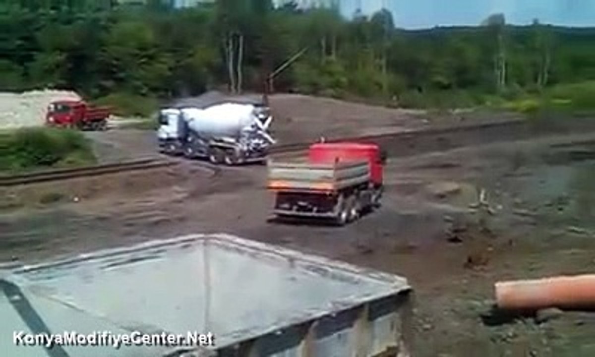 İki Dakikanızı Ayırıp,Zemini Kontrol Etmek,Hayatınızı Kurtarır. Lütfen Daha Dikkatli Olun.
