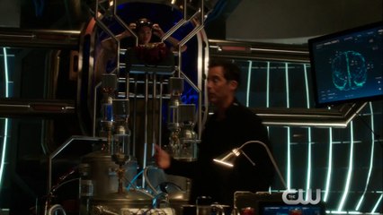 The Flash 2.Sezon 21.Bölüm Fragmanı www.hddizifilmbox.com