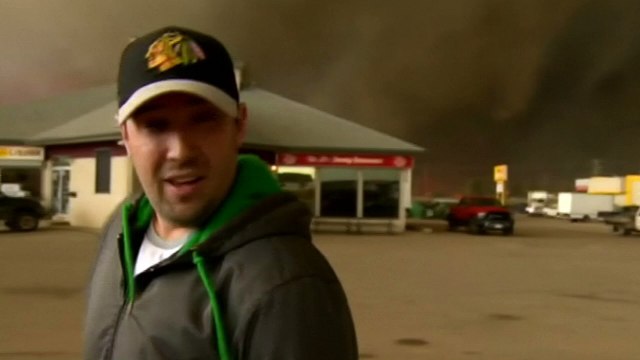 Huge wildfire sparks mass evacuation of entire city