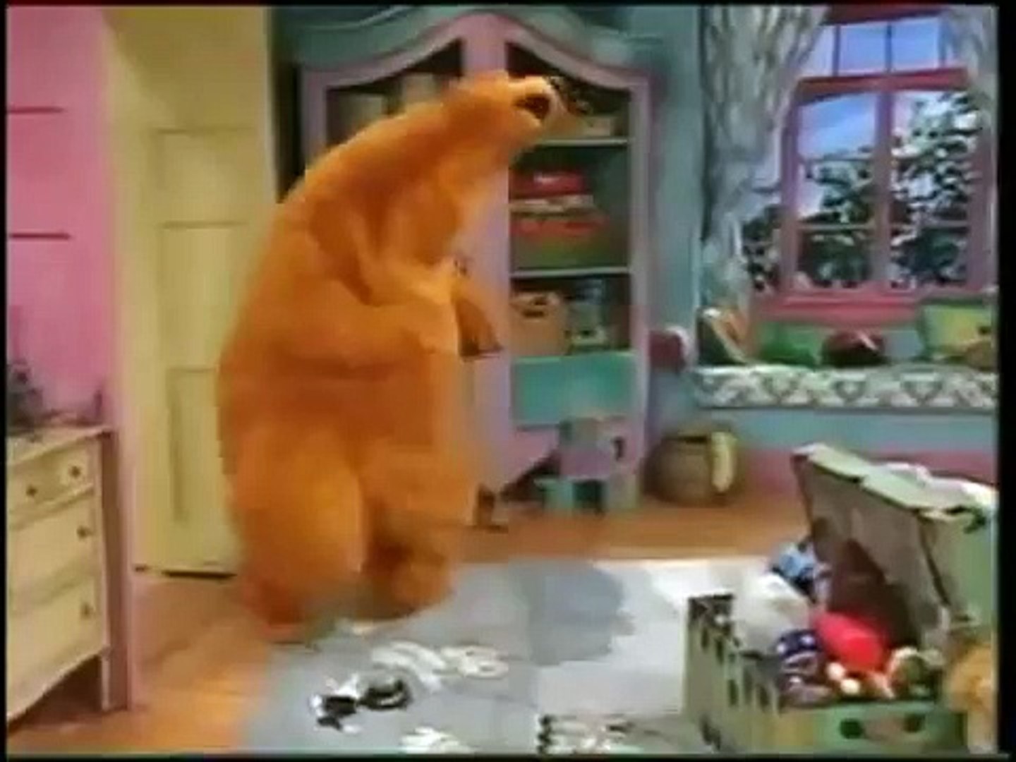 Niedźwiedź W Wielkim Niebieskim Domu