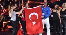 Serhat Hacıpaşalıoğlu, Eurovision Sahnesine Türk Bayrağı ile Çıktı