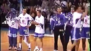 REMI GAILLARD PIEGE UN MATCH DE HANDBALL